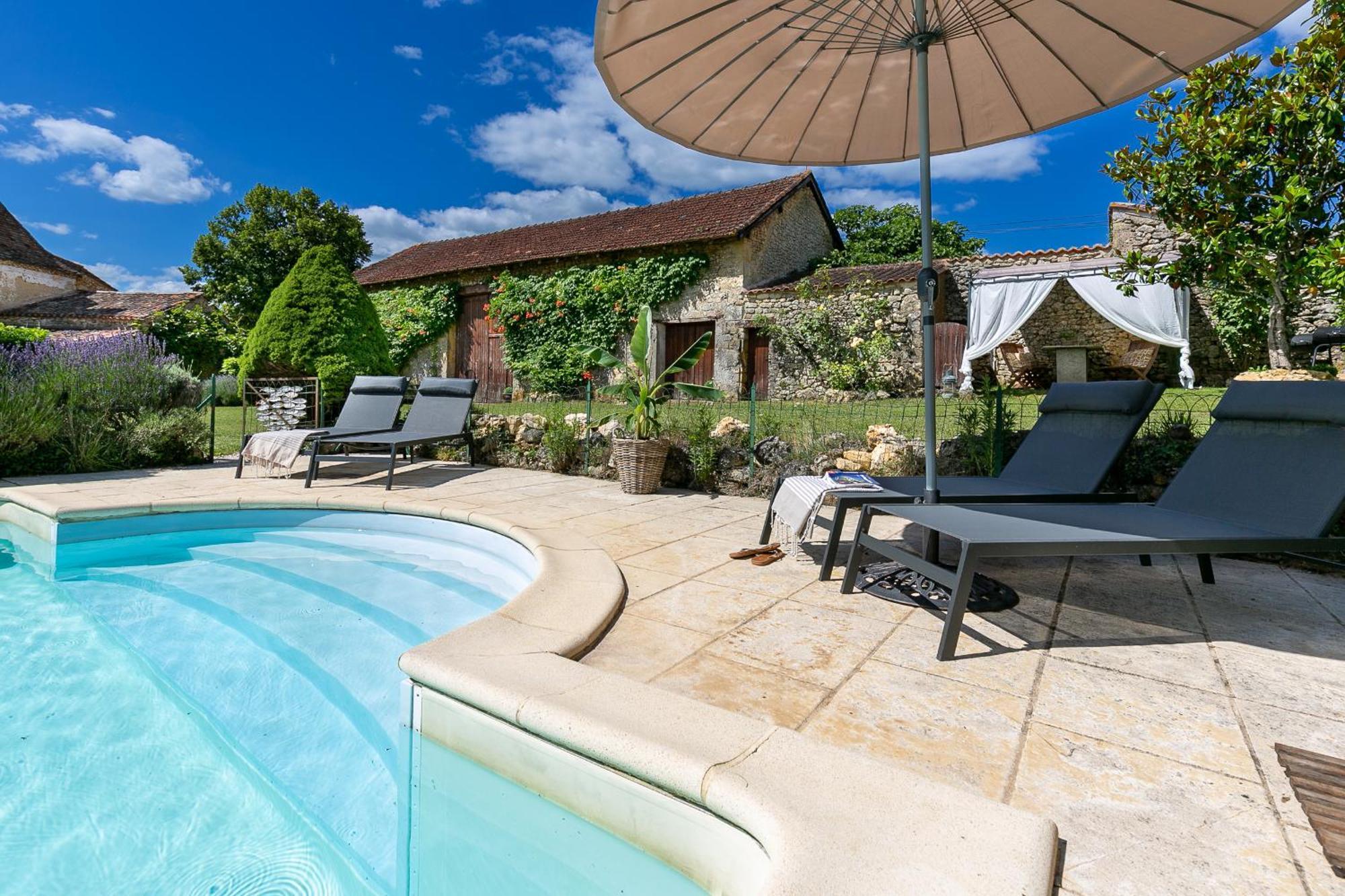 La Maison Louverie Pontours Екстериор снимка